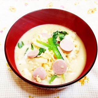 小松菜とソーセージの豆乳ラーメン